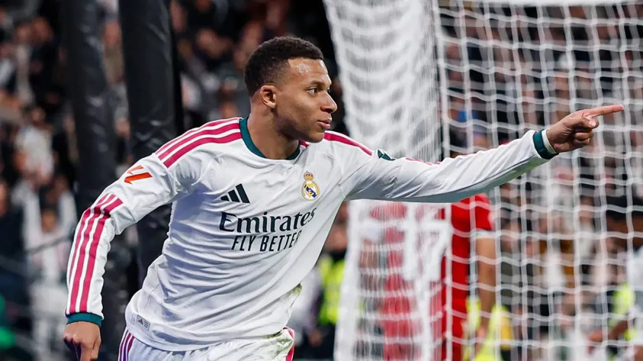 Mbappe z dubletem. Real goni Barcelonę przed El Clasico [WIDEO]