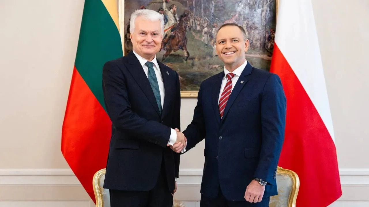 "Priorytetem wzmacnianie wschodniej flanki NATO". Nawrocki i Nauseda jednym głosem