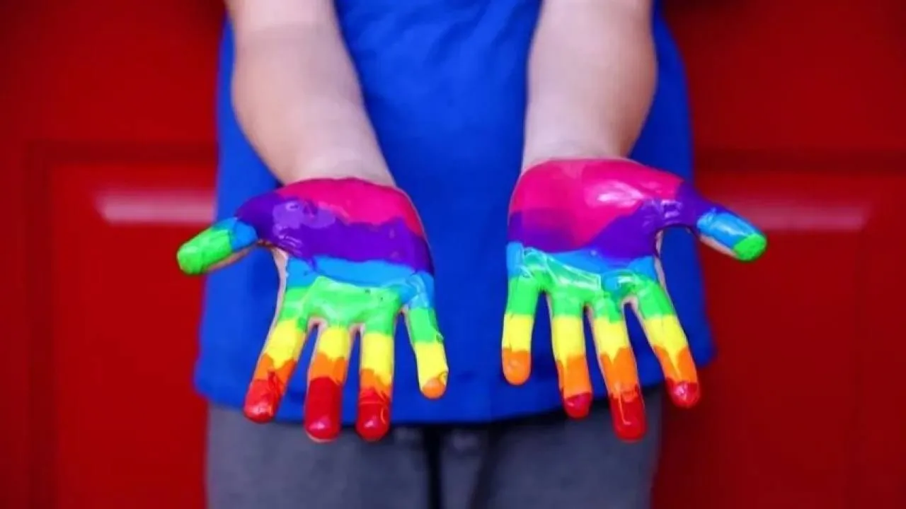 "Jeśli tęczowa rodzina jest duża...". Rząd szykuje zniżki dla LGBT. Będą wytyczne dla wojewodów