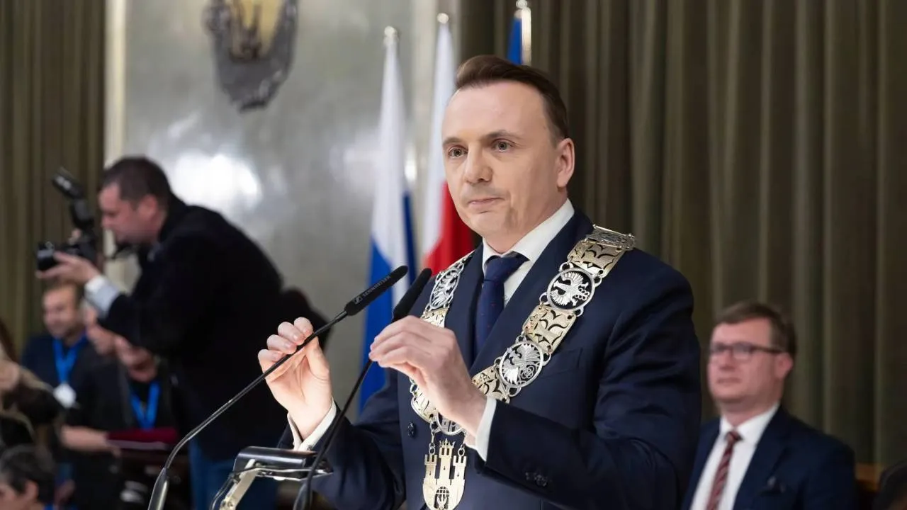 Gibała objął władzę w Krakowie. "Przed nami historyczny czas i historyczna szansa"