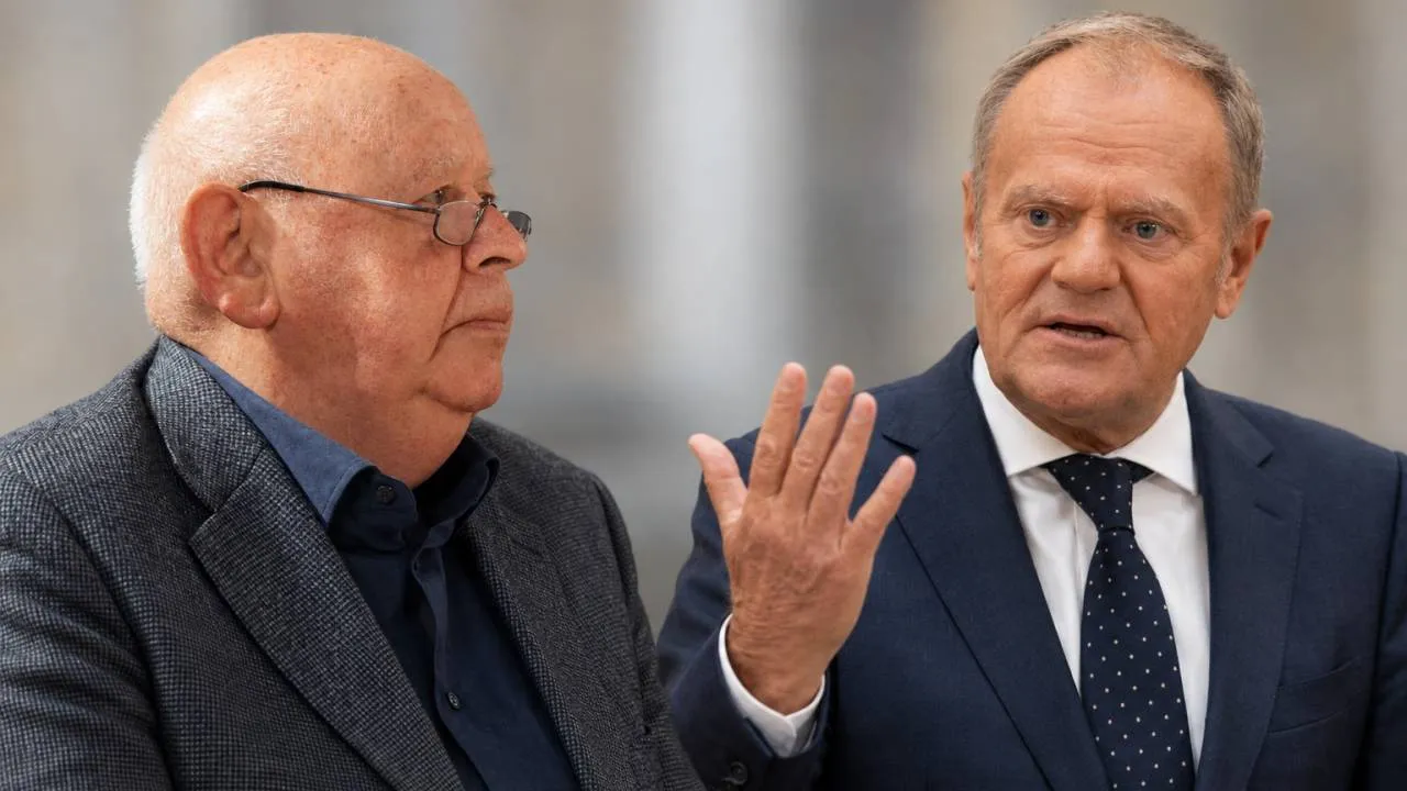 Propaganda Tuska jak komunistyczna propaganda? Tak wyglądają wypowiedzi premiera i... Urbana