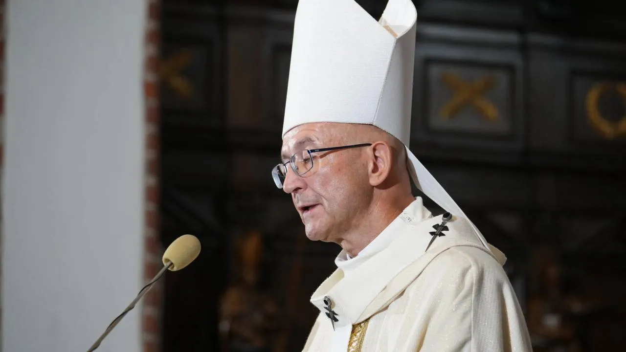Abp Galbas apeluje: nie używajcie krzyża do walki politycznej