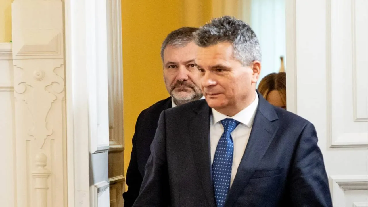 Prokuratura chce badać kontakty dziennikarzy, którzy ujawnili aferę senatora Lenza. Głos zabrał Żurek