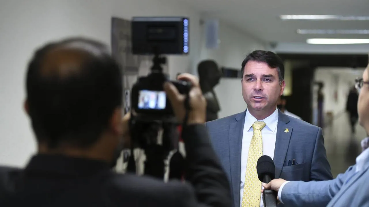 Media: Flavio Bolsonaro przybył do USA. Spotkał się z bratem