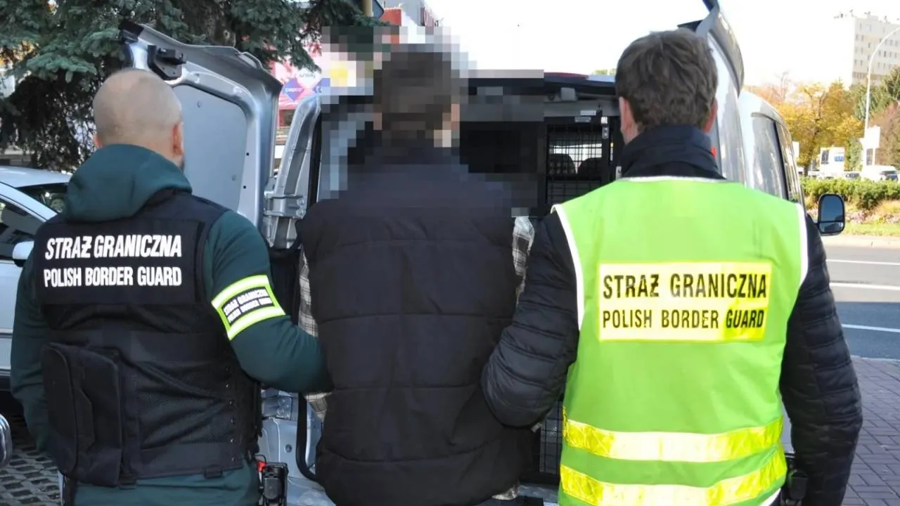 Fałszywe dokumenty dla migrantów. Rozbito grupę przestępczą