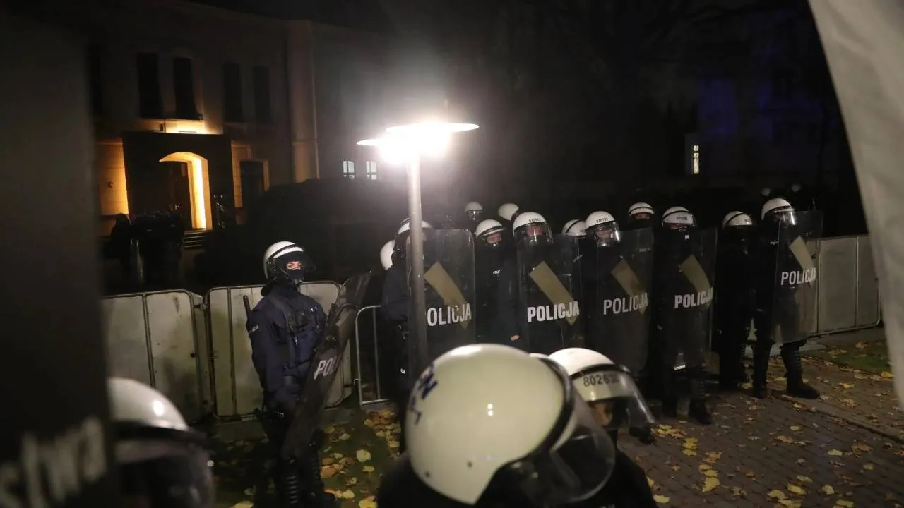 „Wydaje się, że decyzja o wejściu do TK jest sierotą”. Poseł ujawnia, co usłyszał na policji
