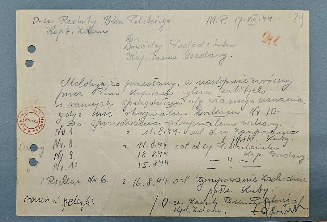 Wiele meldunków pisanych było odręcznie.